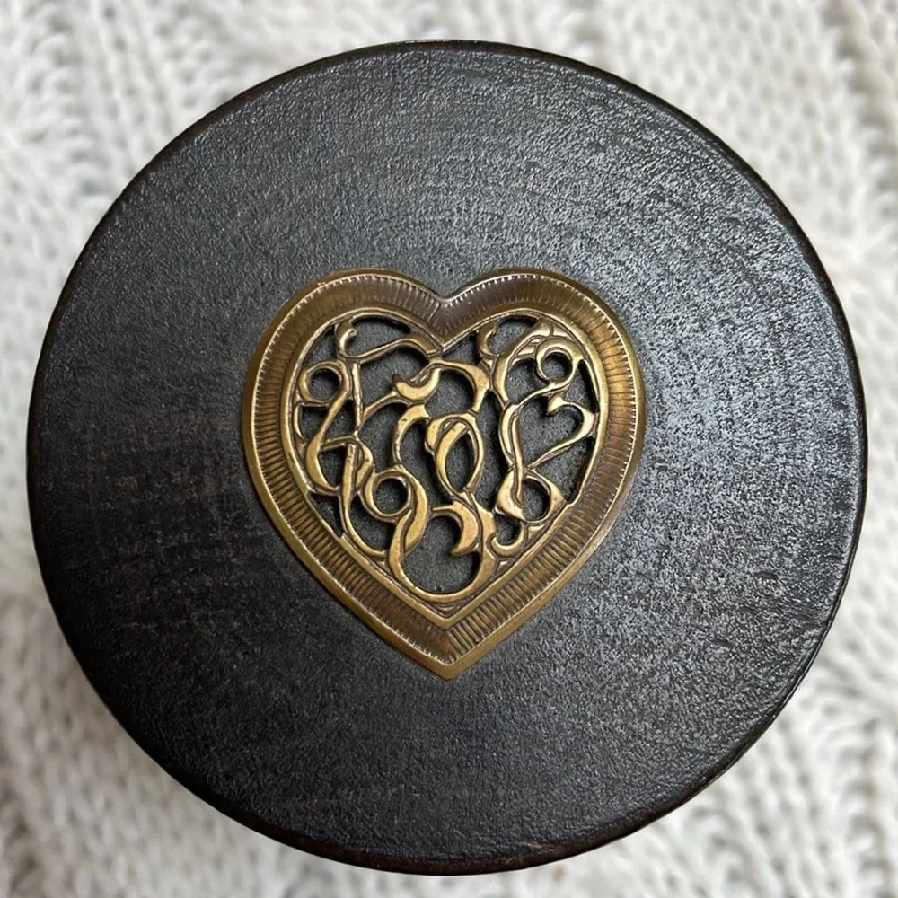 Wooden Trinket box with metal heart top. Measurement’s in pics. Jewelry rings - Picture 3 of 7
